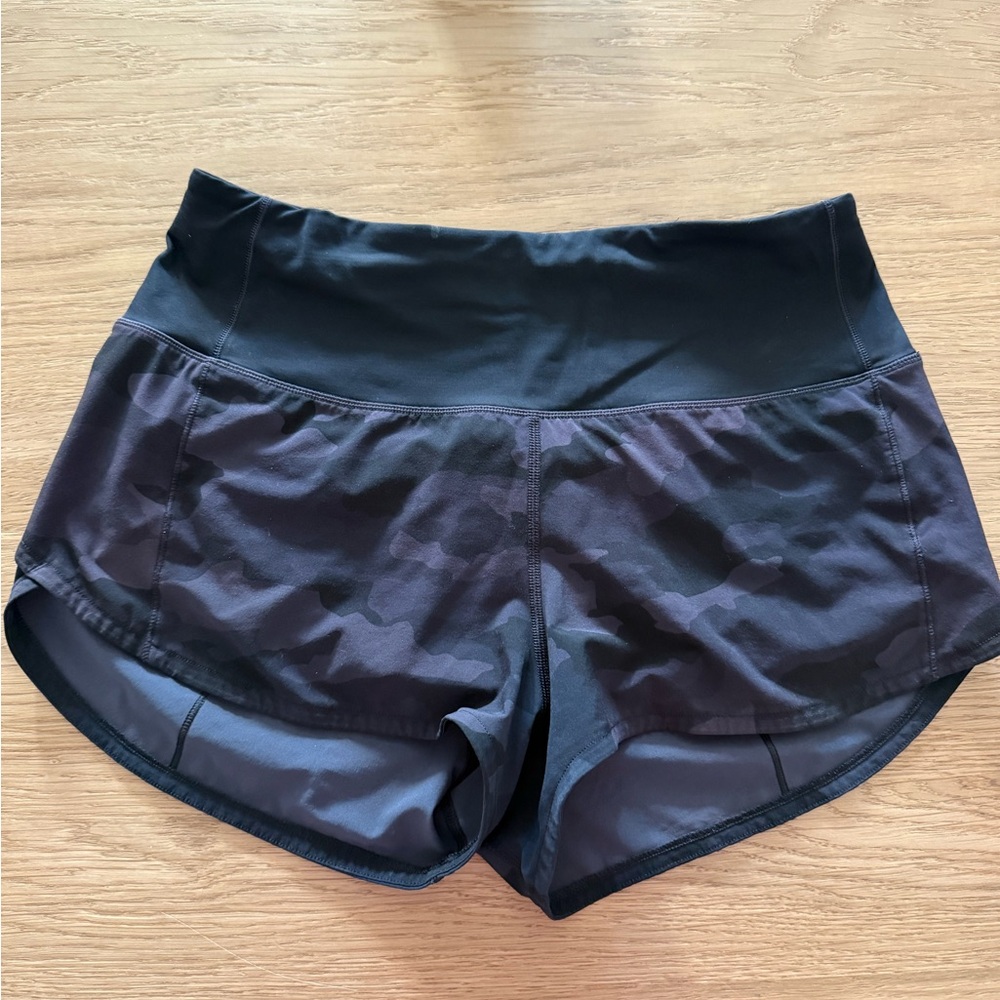 Black Camo Lululemon High Rise Speed Up - 2.5 inch - size 6